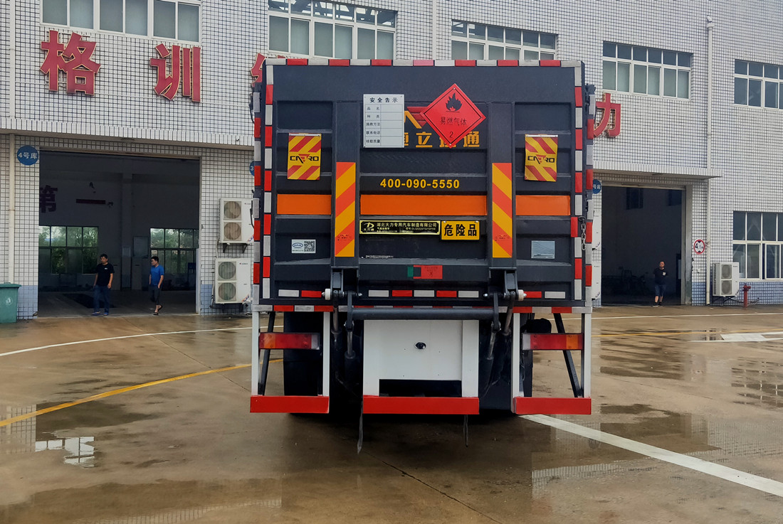 东风天龙国六9.6米气瓶运输车